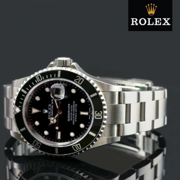 Rolex OYSTER PERPETUAL DATE SUBMARINER